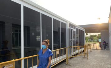 El servicio de Urgencias del Hospital Virgen de la Victoria traslada la sala de espera para familiares y acompañantes