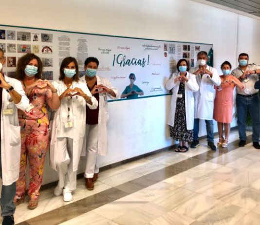 El Hospital Costa del Sol instala un panel homenaje a las víctimas de la Covid 19 con mensajes solidarios de la ciudadanía a pacientes ingresados y profesionales