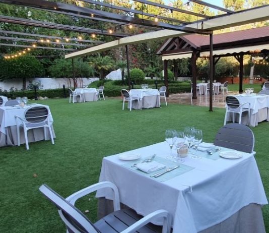 Cortijo Chico Vuelve Abrir los Jardines para los Almuerzos de Nuestro Restaurante Raíces