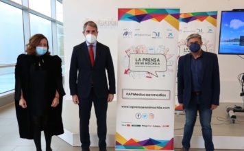 Pepa Bueno inaugura la tercera edición del proyecto educativo ‘La prensa en mi mochila’