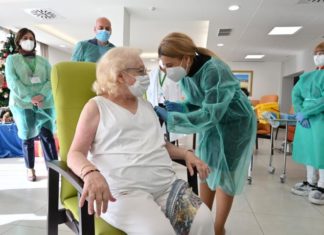 Arranca la vacunación frente a la Covid-19 en Andalucía