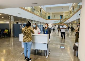 El Hospital Virgen de la Victoria autorizará a una sola persona para visitar o acompañar a cada paciente