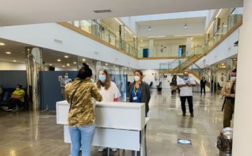 El Hospital Virgen de la Victoria autorizará a una sola persona para visitar o acompañar a cada paciente