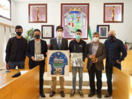 Ruta del Sol 2021: Carmelo Urbano entrega su primer maillot de meta volante de la Vuelta Andalucia 2020