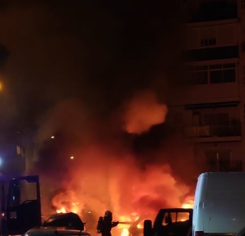 El CPB extingue un incendio de varios vehículos en Vélez-Málaga
