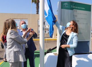 Los puertos andaluces reciben 20 banderas azules, dos más que la anterior temporada