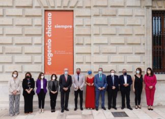 Bendodo y Del Pozo inauguran la nueva sala de exposiciones temporales en el Museo de Málaga dedicada al pintor Eugenio Chicano