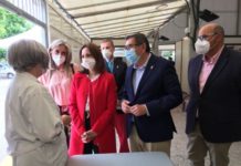 La delegada de la Junta anuncia la ampliación del ‘vacunódromo’ de Vélez Málaga