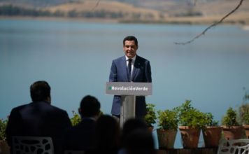 Moreno anuncia que la Junta impulsará la declaración de la presa del Conde de Guadalhorce y el Caminito del Rey como BIC