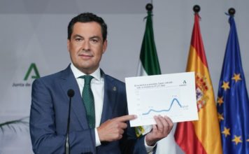 Moreno llama a vacunarse a los casi 900.000 andaluces que faltan: “Así nos protegemos todos”