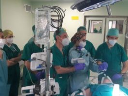 Neumólogos del Hospital Regional de Málaga incorporan una técnica pionera para dilatar la estrechez traqueal y bronquial
