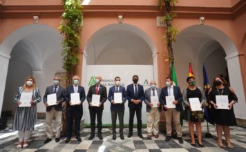 La Junta firma con patronales y sindicatos de la red concertada un acuerdo que suma más de 35 millones en refuerzos docentes para este curso escolar