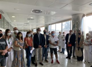 El Hospital Virgen de la Victoria acoge la exposición “Héroes y Heroínas” de pacientes ostomizados