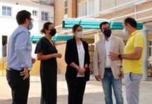 La delegada de Educación y Deporte visita las obras del Plan de Retirada de Amianto del CEIP Vicente Espinel de Ronda
