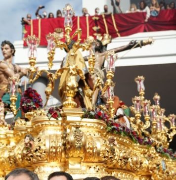 Moreno pone en valor el importante reactivo económico y turístico que supone la procesión Magna de Málaga
