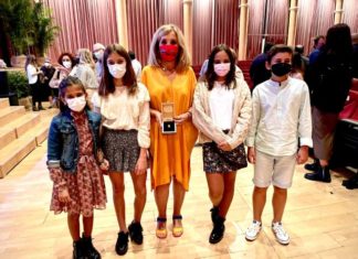 El Colegio El Pinar recibe el ‘Girasol Dorado’ por su labor solidaria en apoyo a la investigación del cáncer infantil