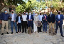 Salado afirma que la nueva Asociación SIPAM de la uva pasa en la Axarquía favorecerá al turismo en la comarca y a las economías familiares