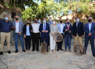 Salado afirma que la nueva Asociación SIPAM de la uva pasa en la Axarquía favorecerá al turismo en la comarca y a las economías familiares