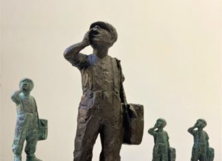 La viuda de Martín Merino dona el original en bronce de ‘El Vocero de la Prensa’ a la APM