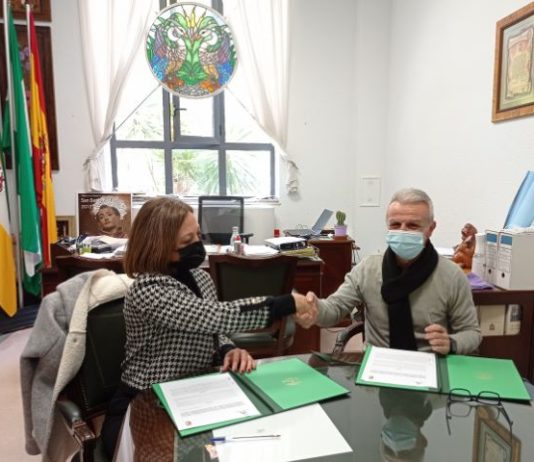 La delegada de la Junta entrega el silo de Campillos al Ayuntamiento
