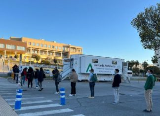 Una unidad móvil vacuna sin cita durante dos días en el parking de la Universidad de Málaga