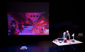 El Teatro Cánovas acoge ‘Prometeo’, un espectáculo realizado con miniaturas para iniciar a los pequeños en la mitología griega