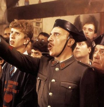 La Filmoteca de Andalucía invita a recordar el surrealismo de José Luis Cuerda con ‘Amanece, que no es poco’ en el Teatro Cánovas