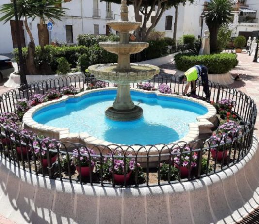 Monda impulsa el plan de embellecimientos del Casco Urbano con nuevos maceteros y plantas ornamentales