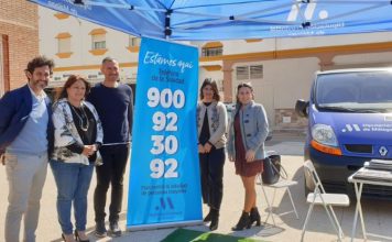 La biblioteca itinerante de la Diputación de Málaga realiza su primera parada en Algarrobo