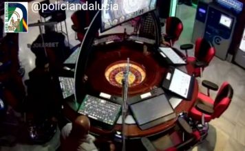 La Unidad de Policía Adscrita detiene en Málaga a un varón por manipular ruletas en salones de juego