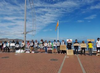 Miles de personas se concentran en más de 30 ciudades del mundo contra la primera granja de pulpos de la historia