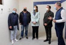 La delegada de Educación y Deporte visita las obras que se están llevando a cabo en el IES Los Manantiales de Torremolinos