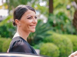 VOX registra sus candidaturas para las elecciones de Andalucía con Macarena Olona a la cabeza para presidir la Junta