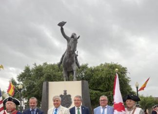 Salado anuncia en Pensacola la concesión del título de Hijo Predilecto de la Provincia a Bernardo de Gálvez