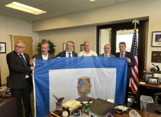 El presidente de la Diputación interviene en el Consejo de la Ciudad de Pensacola para honrar la memoria de Bernardo de Gálvez