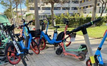 El PSOE denuncia la ocupación ilegal de la vía pública de patinetes y bicicletas de alquiler en toda la ciudad tras la pandemia
