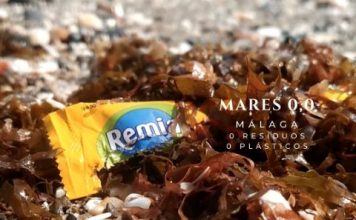 La Diputación desarrolla este mes una campaña para mantener las playas limpias de plásticos y residuos