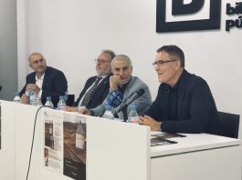 José Sarria presenta su nuevo poemario en la Biblioteca Municipal