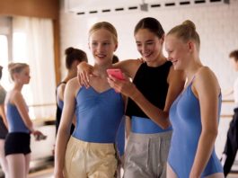 La Filmoteca de Andalucía pone el broche final a la temporada con ‘Girl’, inspirada en el caso real de la bailarina belga Nora Monsecour