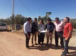 La viceconsejera de Agricultura realiza una visita técnica a las actuaciones en caminos rurales de Casarabonela