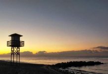 Muere una mujer de unos 50 años tras ser hallada flotando en una playa de Rincón de la Victoria