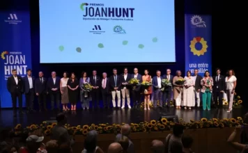 Salado reivindica en los I Premios Joan Hunt el papel de los residentes extranjeros en la “sociedad dinámica, pujante y abierta” que es hoy la provincia de Málaga