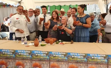 Alfarnatejo celebra el XX aniversario de su Fiesta del Gazpacho de los Tres Golpes con la participación de más de 2.500 personas