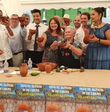 Alfarnatejo celebra el XX aniversario de su Fiesta del Gazpacho de los Tres Golpes con la participación de más de 2.500 personas