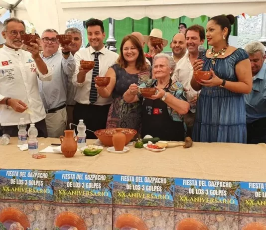 Alfarnatejo celebra el XX aniversario de su Fiesta del Gazpacho de los Tres Golpes con la participación de más de 2.500 personas