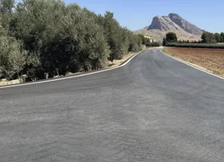 El delegado de Agricultura visita la finalización de las obras del Plan Itínere en el camino rural de Partido Alto en Antequera