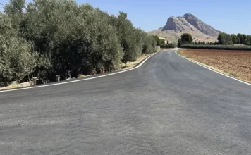 El delegado de Agricultura visita la finalización de las obras del Plan Itínere en el camino rural de Partido Alto en Antequera