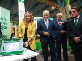 Marifrán Carazo anuncia la puesta en marcha de la tarjeta virtual en el transporte público andaluz