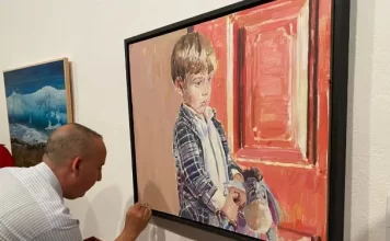 El madrileño Alejandro Galán, ganador del XII Premio de Pintura Evaristo Guerra por su obra ‘La espera’