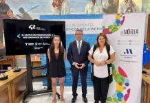 La Diputación acerca el campus de programación 42 Málaga a la Axarquía con una parada informativa en Rincón de la Victoria
